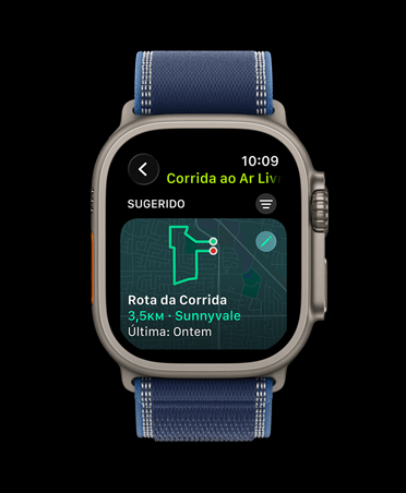 Apple Watch Ultra 3, caixa natural de titânio, Correr uma Rota, treino de Corrida ao Ar Livre, pulseira loop Trail, azul/azul-brilhante
