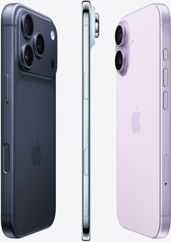 O lado da câmera do iPhone 17 Pro em azul-intenso, imagem lateral do iPhone Air em azul-céu e imagem da parte de trás do iPhone 17 em lavanda dispostos em formato de leque.