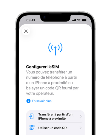iPhone dix-sept-e, face avant, utilisation de la fonctionnalité Configurer une eSIM pour transférer facilement un numéro de téléphone à partir d’un téléphone à proximité ou à l’aide d’un code QR