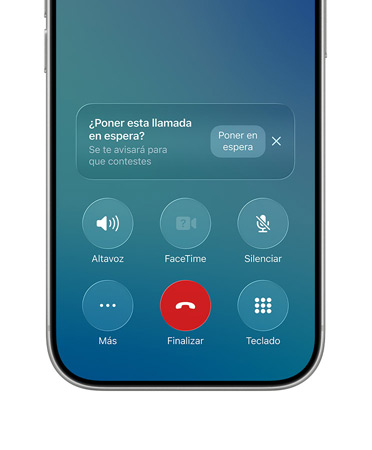 La mitad inferior de la pantalla de un iPhone muestra una llamada activa con la nueva prestación Asistente de Espera y una notificación con un botón para ponerla en espera