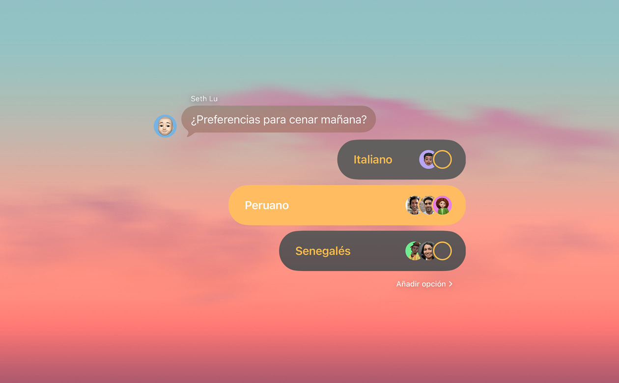 Encuesta y fondo de pantalla de un chat grupal en Mensajes en el que las personas votan sobre qué cenar
