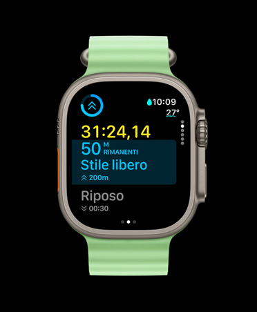 Apple Watch Ultra 3, cassa in titanio naturale, app Allenamento, informazioni su un allenamento personalizzato, vista In coda, cinturino Ocean verde neon