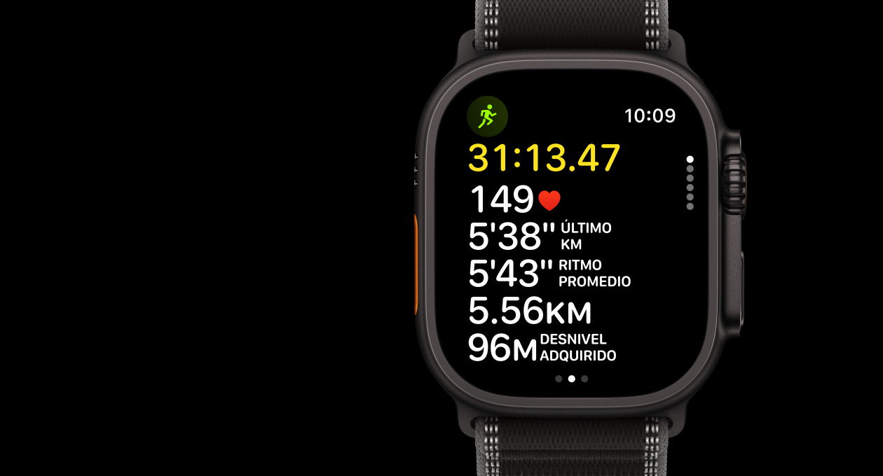 Apple Watch Ultra 3, negro, caja de titanio, app Entrenamiento, Carrera al Aire Libre, parte lateral izquierda, Botón de Acción, parte lateral derecha, Digital Crown, botón lateral, correa Trail, color negro/carbón