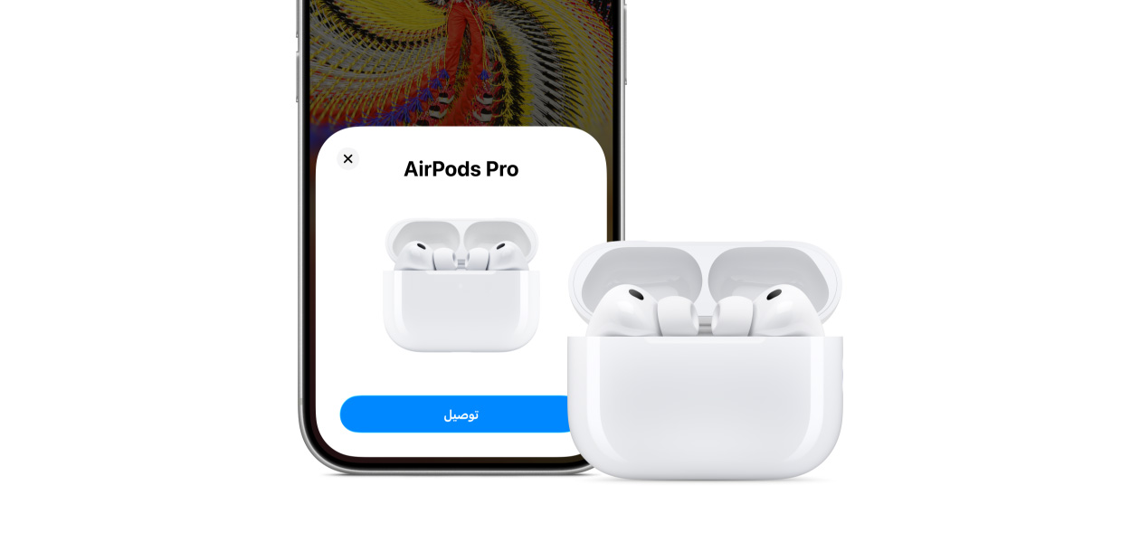 iPhone&nbsp;17&nbsp;Pro، ميزة الاتصال معروضة على الشاشة، سماعات AirPods&nbsp;Pro&nbsp;3 وعلبة شحن MagSafe ‏(USB‑C‎)